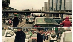 Người đàn ông đi vệ sinh giữa dải phân cách sẽ bị xử phạt thế nào?