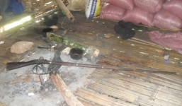 Phát hiện đôi vợ chồng trẻ bị thương nặng trên rẫy