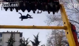 Video người bị văng ra khỏi vòng quay trò chơi mạo hiểm tử vong 