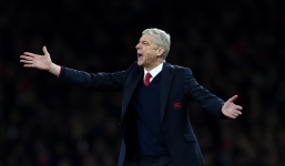 Thua Barca, ​HLV Wenger thừa nhận Arsenal khó đi tiếp