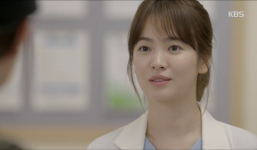 Hậu Duệ Mặt Trời tập 1: Song Joong Ki “cảm nắng” Song Hye Kyo từ cái nhìn đầu tiên