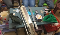 Triệt phá sòng bạc, thu giữ nhiều đao kiếm