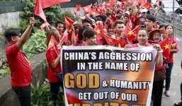 Du học sinh Việt tại Philippines tham gia biểu tình phản đối Trung Quốc