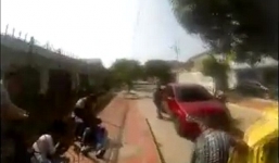 Video: Cảnh sát truy đuổi, đấu súng với băng trộm như phim hành động