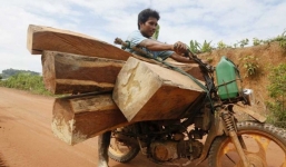 Campuchia dùng tên lửa chống nạn phá rừng