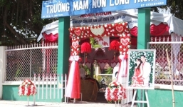 'Hiệu trưởng mượn trường học để làm lễ cưới cho con' nói gì?