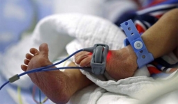 Phát hiện bé sơ sinh bị đâm rồi chôn sống trên cánh đồng ở Thái Lan