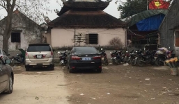 Trái lệnh Thủ tướng, nhiều xe công vẫn vãn cảnh, thăm đền trong giờ hành chính