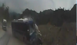 Video: Tai nạn thảm khốc ở Lào