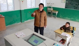 Trường học rộng lớn chỉ có một học sinh