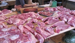 Trường trao học bổng cho học sinh bằng hơn 80kg thịt lợn