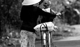 Cụ bà đọc thơ về đạo nghĩa làm con gây xúc động