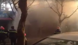 Gara ô tô bốc cháy dữ dội ở Cầu Giấy, Hà Nội