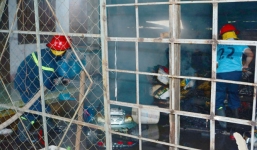 Giải cứu ba cháu nhỏ mắc kẹt trong ngôi nhà đang cháy 