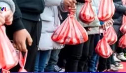 Thưởng thịt lợn cho học sinh xuất sắc