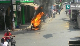 Video: Xe Win bất ngờ bốc cháy ngùn ngụt trên phố Hà Nội