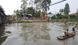 Bé gái 4 tuổi mất tích sau vụ tai nạn giao thông