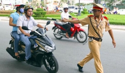 Lực lượng cảnh sát nào có quyền kiểm tra người đi đường?