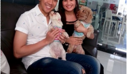 Cô gái dân tộc Thái khoe ảnh chụp ở nhà Trấn Thành