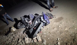 Nam thanh niên may mắn thoát chết sau khi tông thủng tường nhà dân