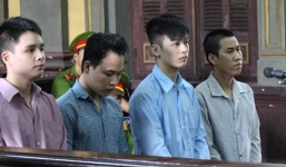 Ghen tuông, gã bán kẹo kéo rủ người sát hại đồng nghiệp