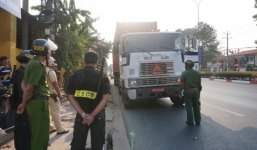 'Hung thần' đeo biển đỏ giả, cố tình bỏ chạy băng băng trên quốc lộ