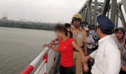 Mâu thuẫn với người yêu, chàng trai định nhảy cầu Chương Dương tự tử