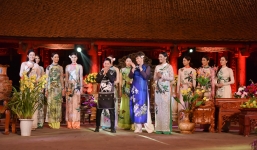 NTK Hùng Việt mang đến BST mở màn ấn tượng tại Lễ hội áo dài 2016