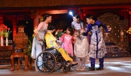 Ngọc Hân cùng các nguời mẫu khuyết tật tham gia Lễ hội áo dài 2016