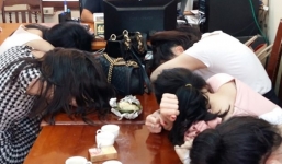 Triệt phá đường dây chuyển 'chân dài' cho các 'ổ nhện' ở Sài thành