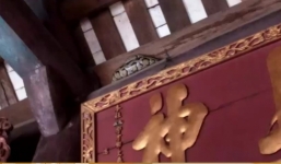 Hãi hùng nhìn con trăn 'mắc võng' trên ngôi đền ở Nam Định