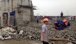 Cận cảnh hiện trường buổi cưỡng chế phần vi phạm tòa nhà 8B Lê Trực