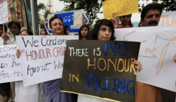 Lấy chồng khác địa vị, cô gái trẻ bị người thân thiêu sống