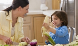 Có nên trả công cho con khi làm việc nhà?