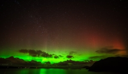 Video: Bắc Cực Quang rực sáng bầu trời Anh, Ireland