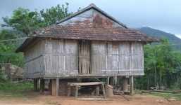 Nỗi đau tột cùng của người phụ nữ uống thuốc trừ sâu để... giữ chồng