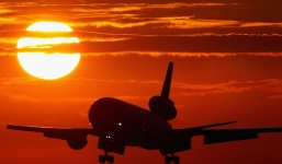 Phi công dọa cho rơi máy bay nếu vợ bỏ