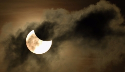 Chùm ảnh: Toàn cảnh nhật thực tại các nước châu Á