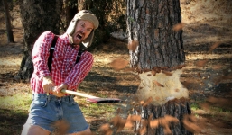 [Khoa học]: Muốn nam tính, đàn ông hãy đi bổ củi