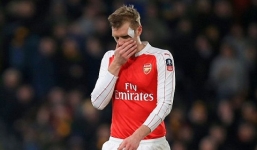 Arsenal trả giá cực đắt sau trận thắng đậm Hull City