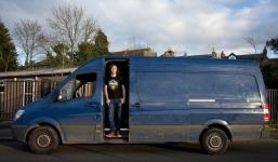 Chàng thanh niên tiết kiệm hơn 30 triệu/tháng vì sống trong ô tô