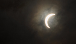 Video: Cận cảnh nhật thực toàn phần kỳ thú ở châu Á