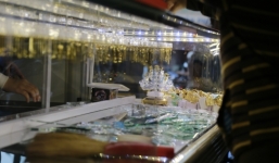 Dùng búa đập tủ kính, cướp 10 lượng vàng giữa ban ngày