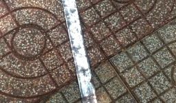 Nữ sinh đánh nhau tay đôi, gọi bạn mang mã tấu tới trợ giúp