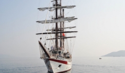 Hình ảnh tàu buồm hiện đại nhất thế giới trong ngày thượng kỳ
