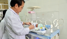 Xót thương bé trai sơ sinh hở hàm ếch bị bỏ rơi giữa đêm tại bệnh viện