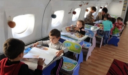 Hiệu trưởng mua máy bay làm lớp học cho trẻ mẫu giáo