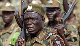 Nam Sudan trả lương dân quân bằng 'Sex'