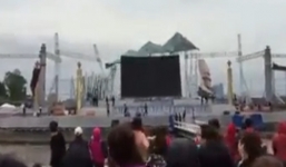 Người la hét, bỏ chạy náo loạn khi sân khấu sập ở Vĩnh Phúc