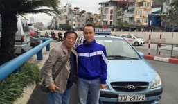 Hành động “lạ” của tài xế xe taxi với vị cựu danh thủ lừng danh